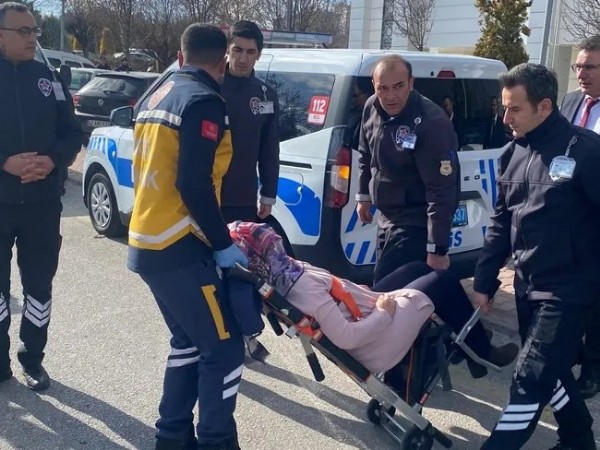 Konya Selçuk Üniversitesi'nde önce dekan yardımcısını, ardından da kendisini vurdu.